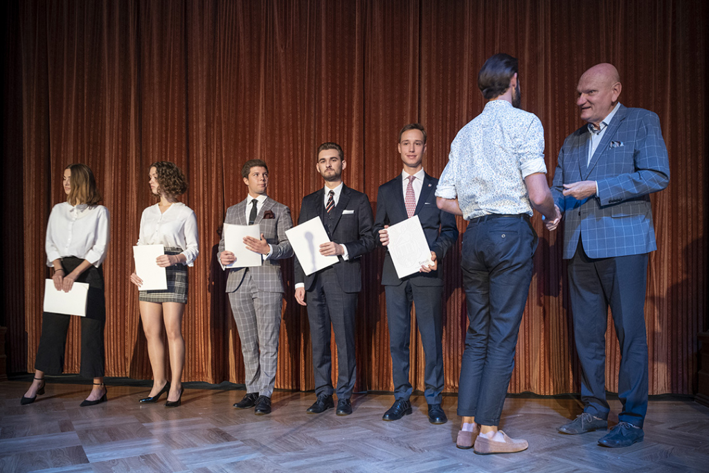2019_08_22_nagrody_dla_absolwentow_004
