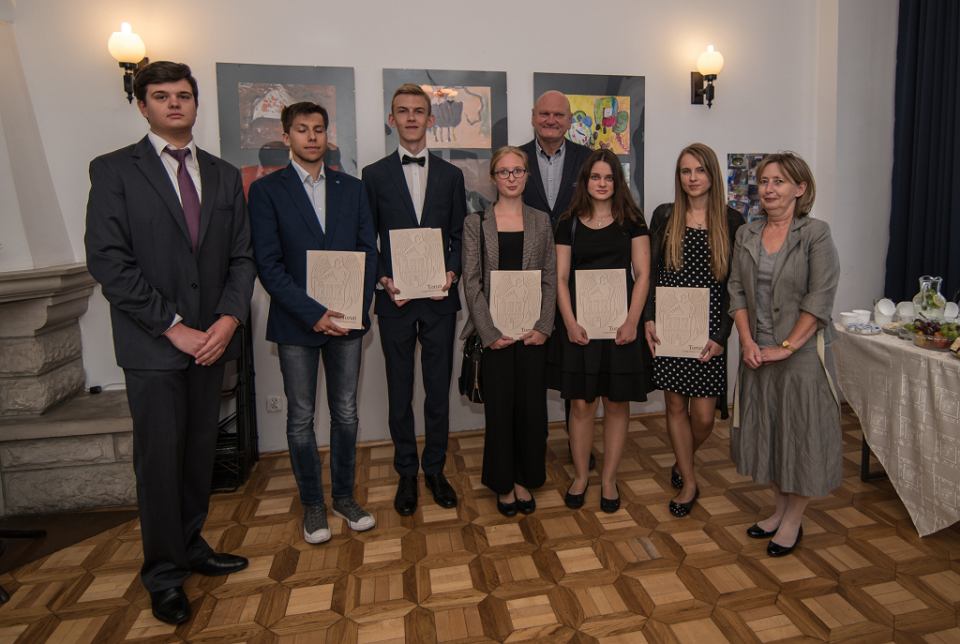 z23834127VNagrody-prezydenta-Torunia-dla-zdolnych-uczniow