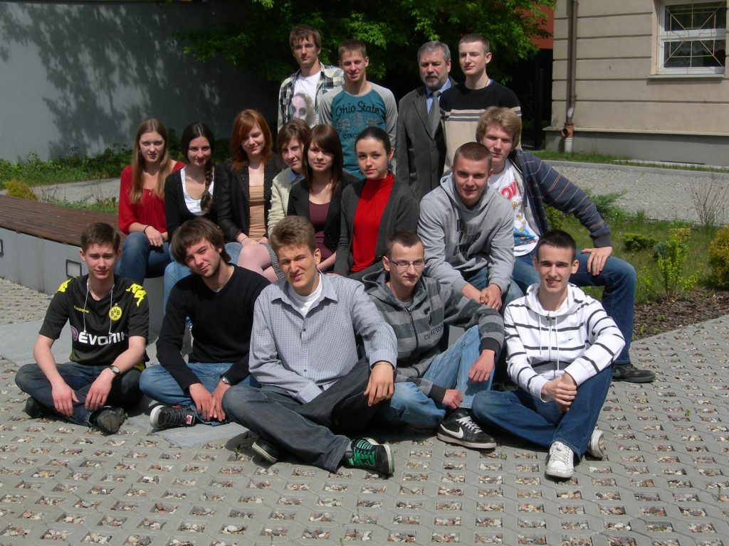 IV LO maj 2012 uczestnicy programu Szkoła Sukcesu – autorzy nietypowego przewodnika po Toruniu